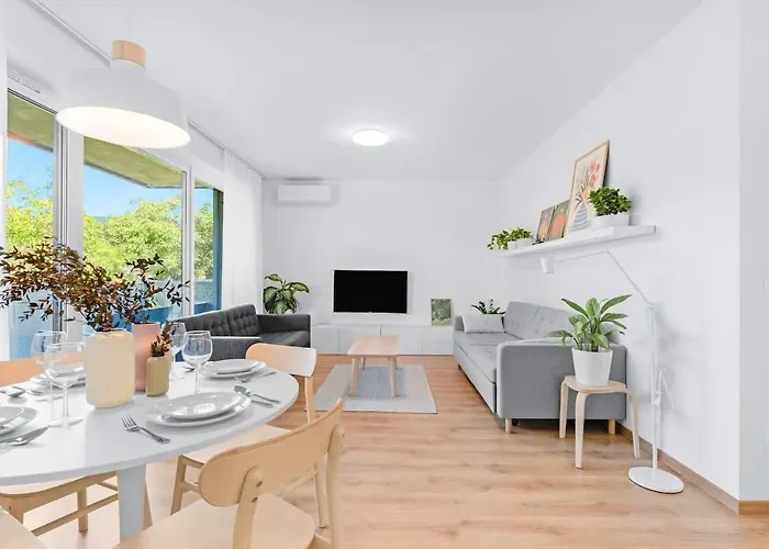 아파트 Bright Design Loft With Balcony