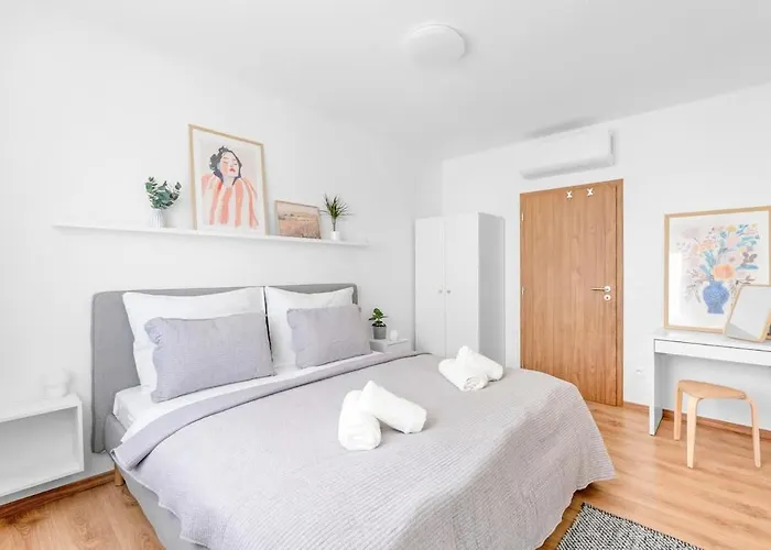 Апартаменти Bright Design Loft With Balcony *