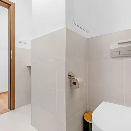 Bright Design Loft With Balcony ברטיסלאבה