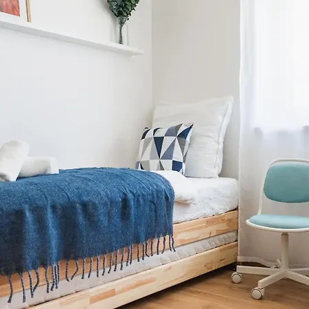 Bright Design Loft With Balcony דירה