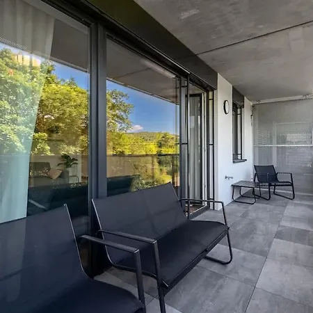 דירה Bright Design Loft With Balcony *