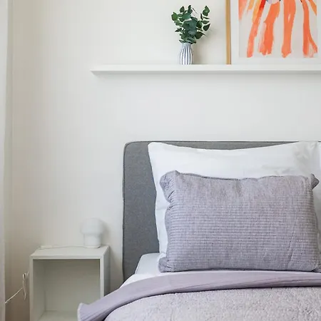 Bright Design Loft With Balcony ברטיסלאבה